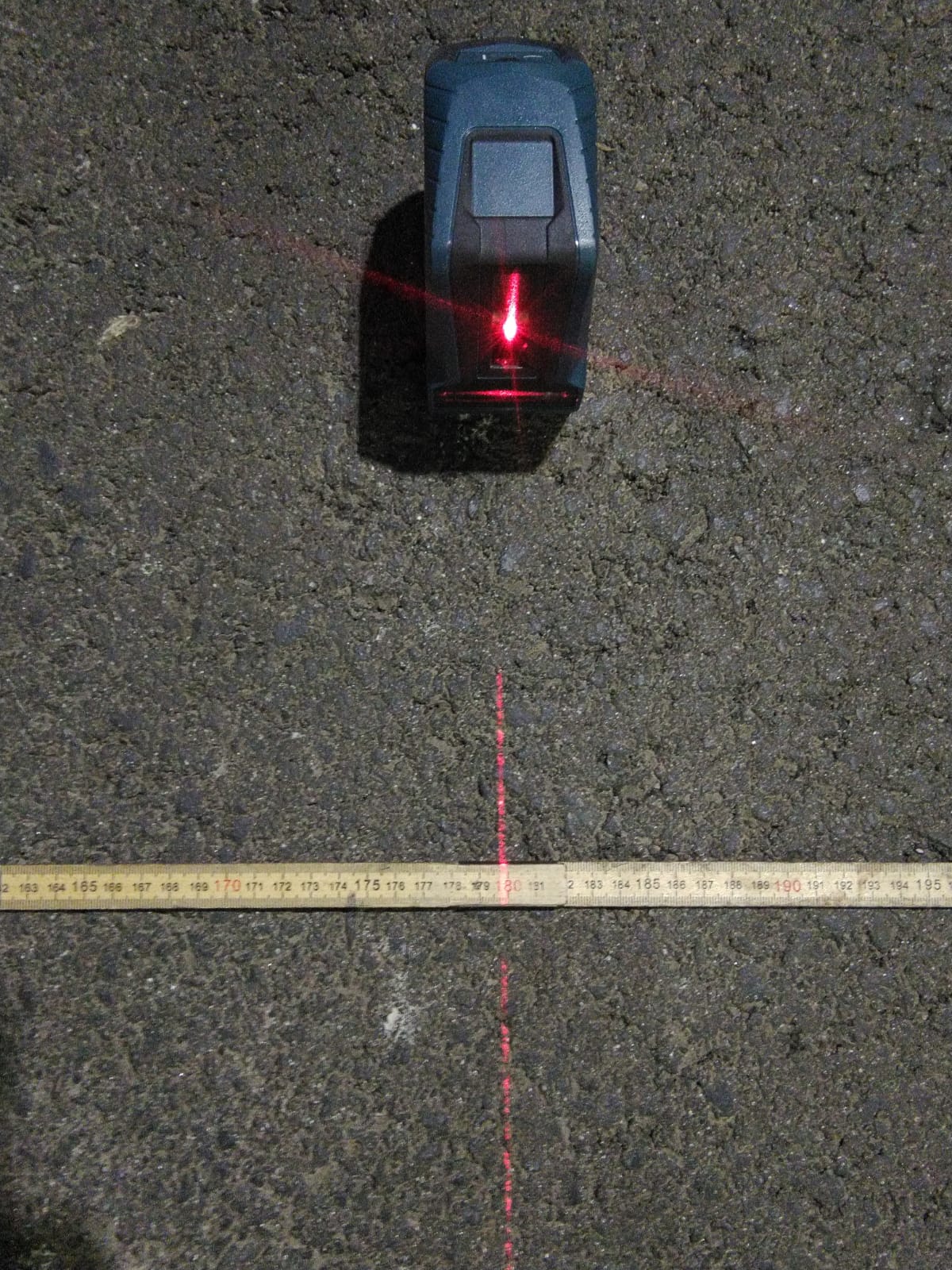 Lasermätning på asfalt nattetid — Stockholm