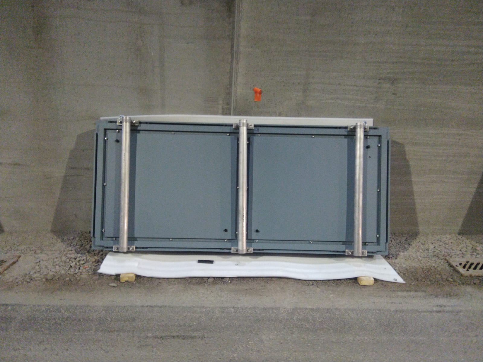 Detalj av LED-panel på vägportal — Stockholm