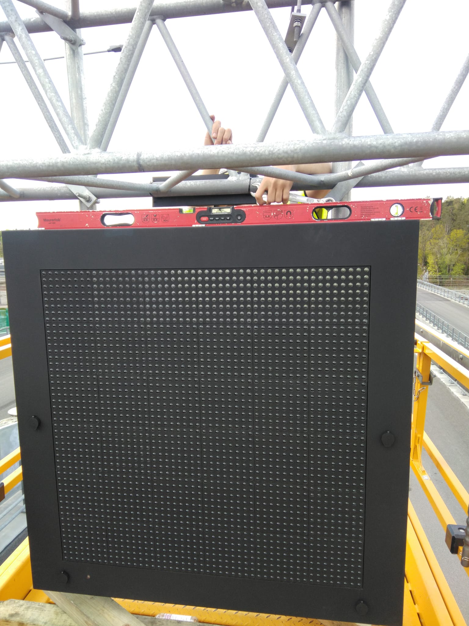 Montering av LED-panel med nivelleringslinje — Stockholm