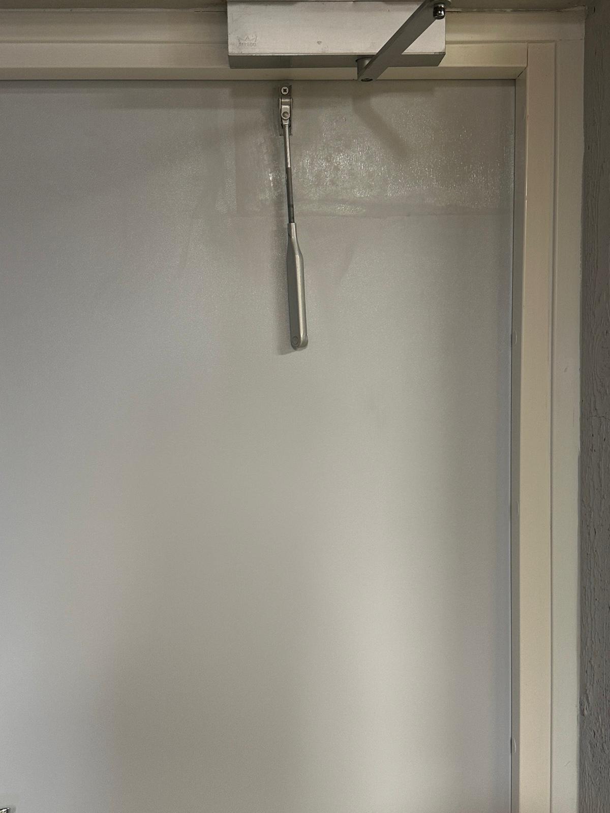 Detalj av dörrautomatik — Stockholm