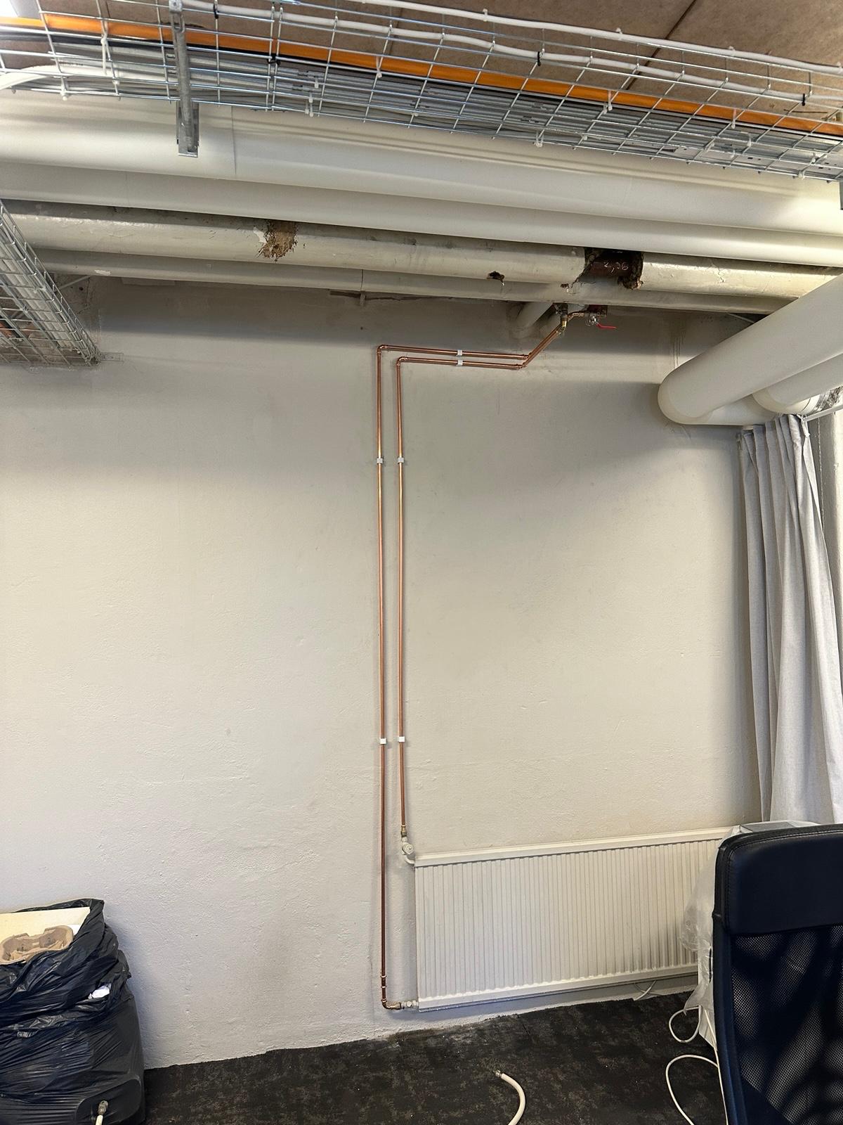 Kopparrörsdragning till radiator — Stockholm